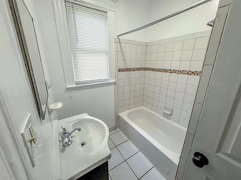 318-320 Howard Ave — Photo 12