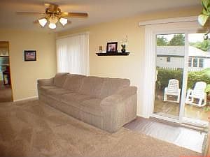 5th image of 220 Essex Ct