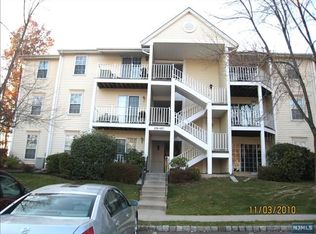 520 Holly Ct, Mahwah, NJ 07430