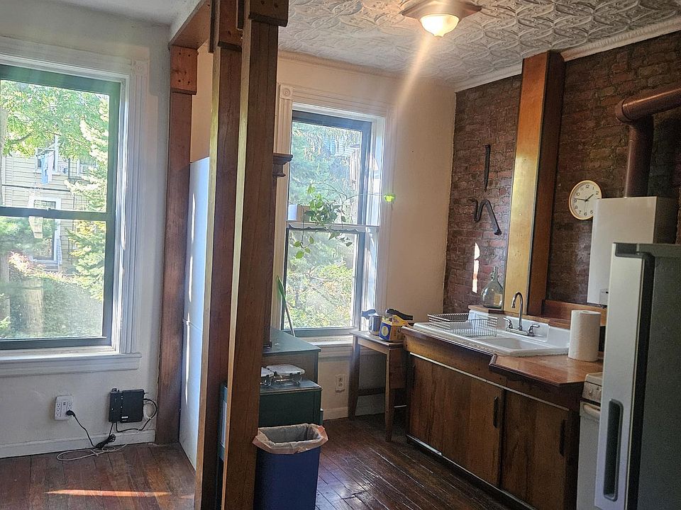 1st image of 565 Morgan Ave #1