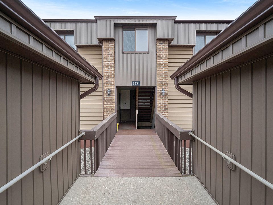 1st image of 2931 Byron Center Ave SW APT D