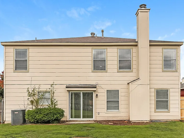 7027 Glenshire Dr — Photo 19
