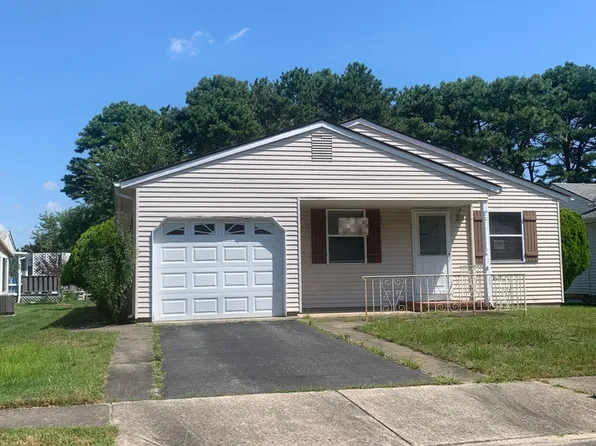 96 Guadalajara Dr, Toms River, NJ 08757