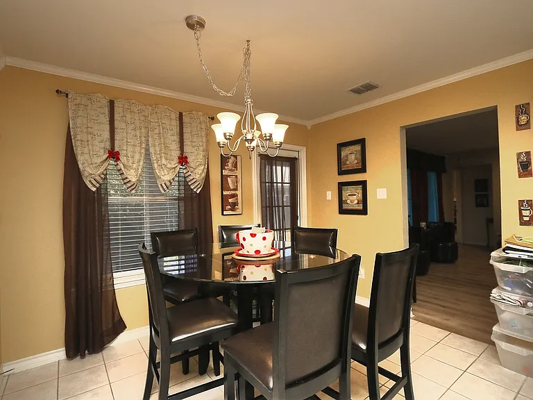 7813 Kingshire Dr — Photo 7