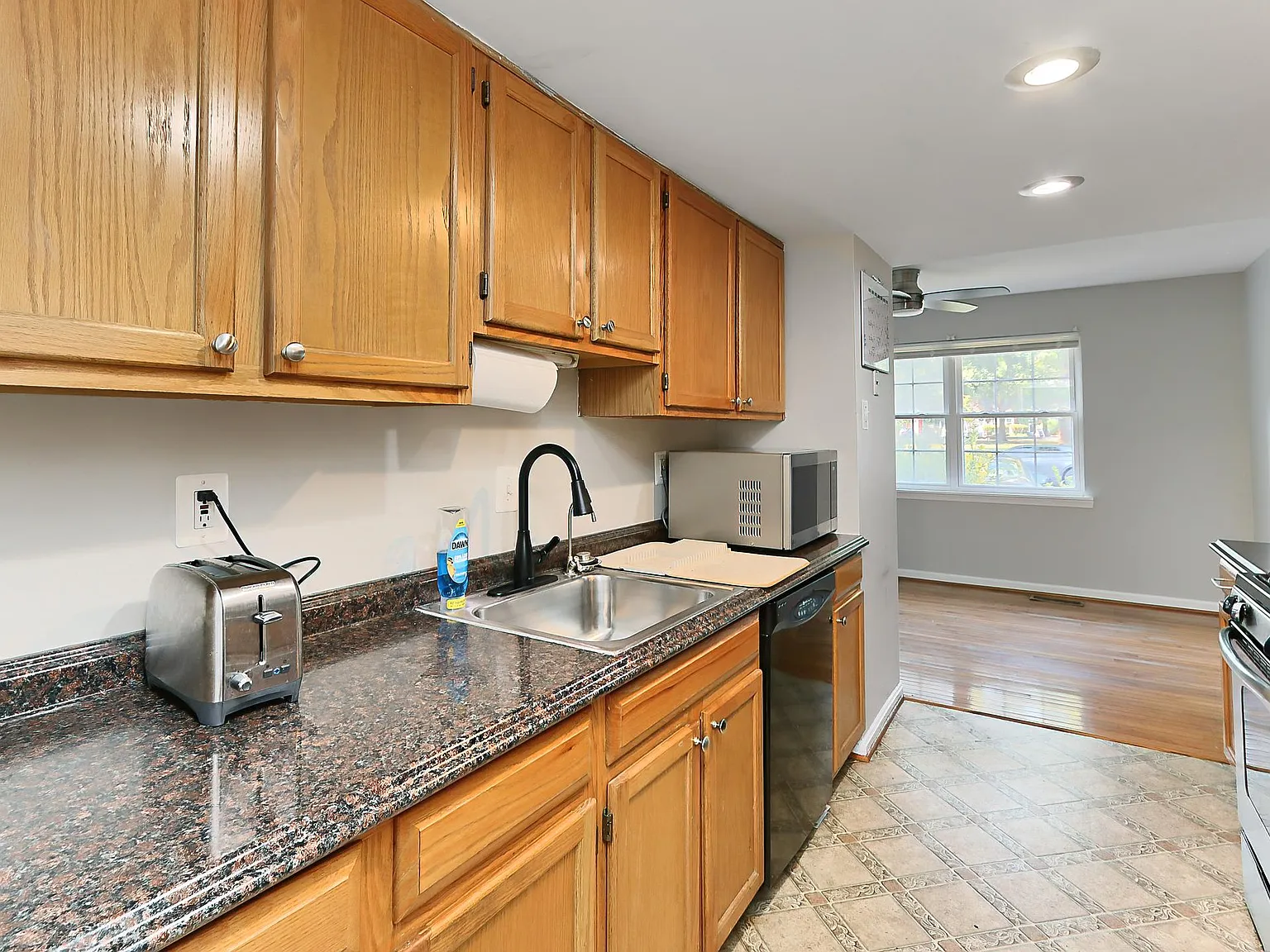4 bed, 2079 sqft, $3,300 — Photo 2