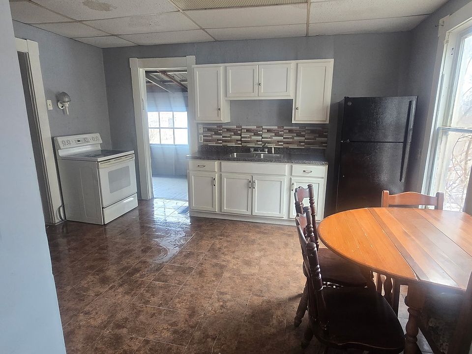 1st image of 907 Broadway #1