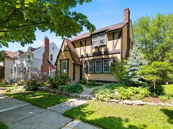 523 Cass St, Green Bay, WI 54301