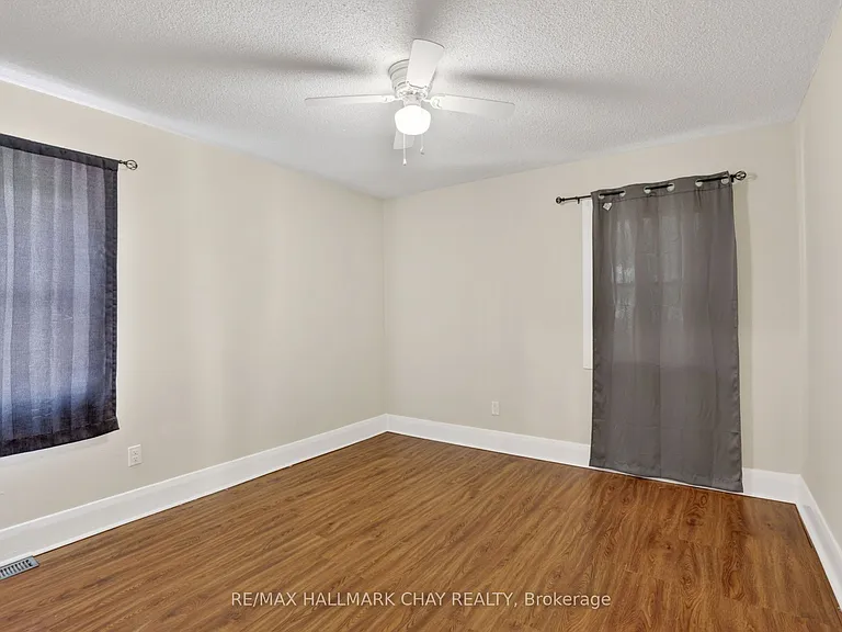 30 Penetang St — Photo 10