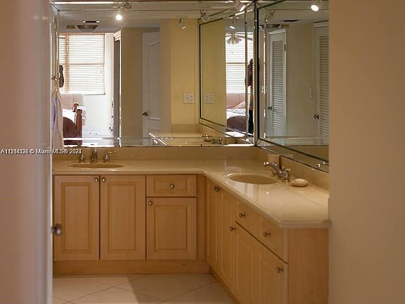 5th image of 6039 Collins Ave APT 1530