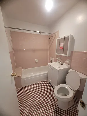 Rented by Halvatzis Realty | media 5