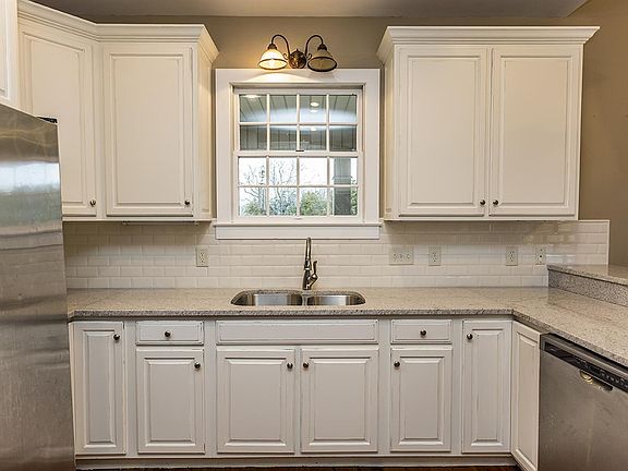4th image of 210 King Den Dr NW