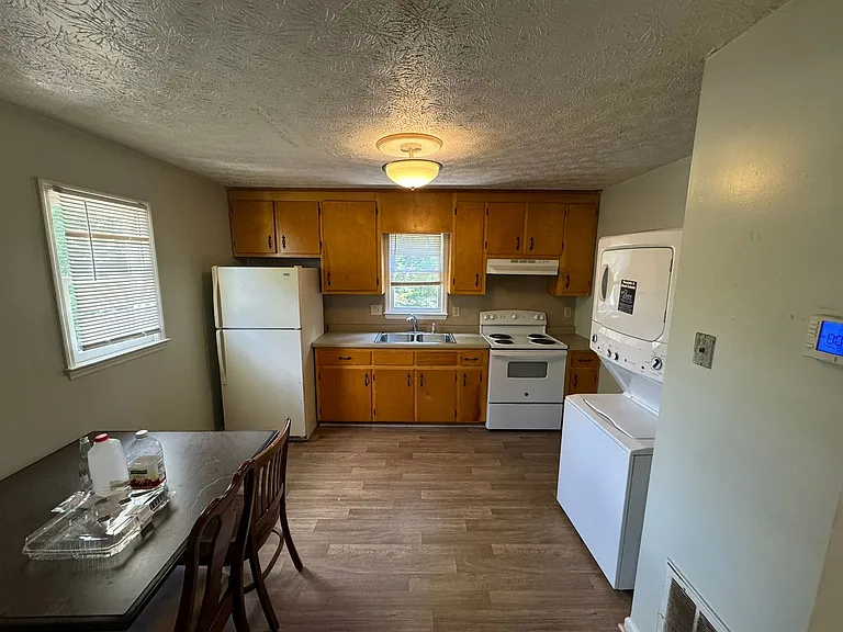 170 Parkridge Dr — Photo 4