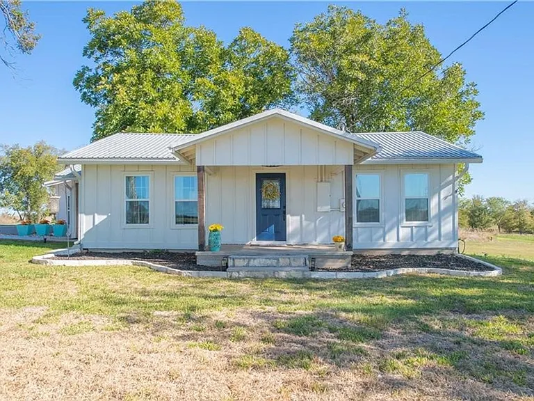 12802 County Line Rd — Photo 1
