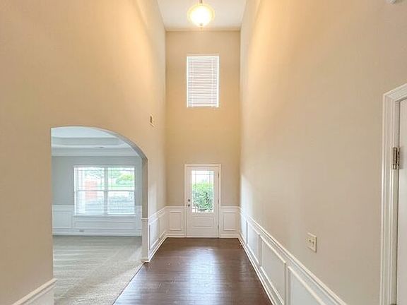 5th image of 1086 Blind Brook Cir