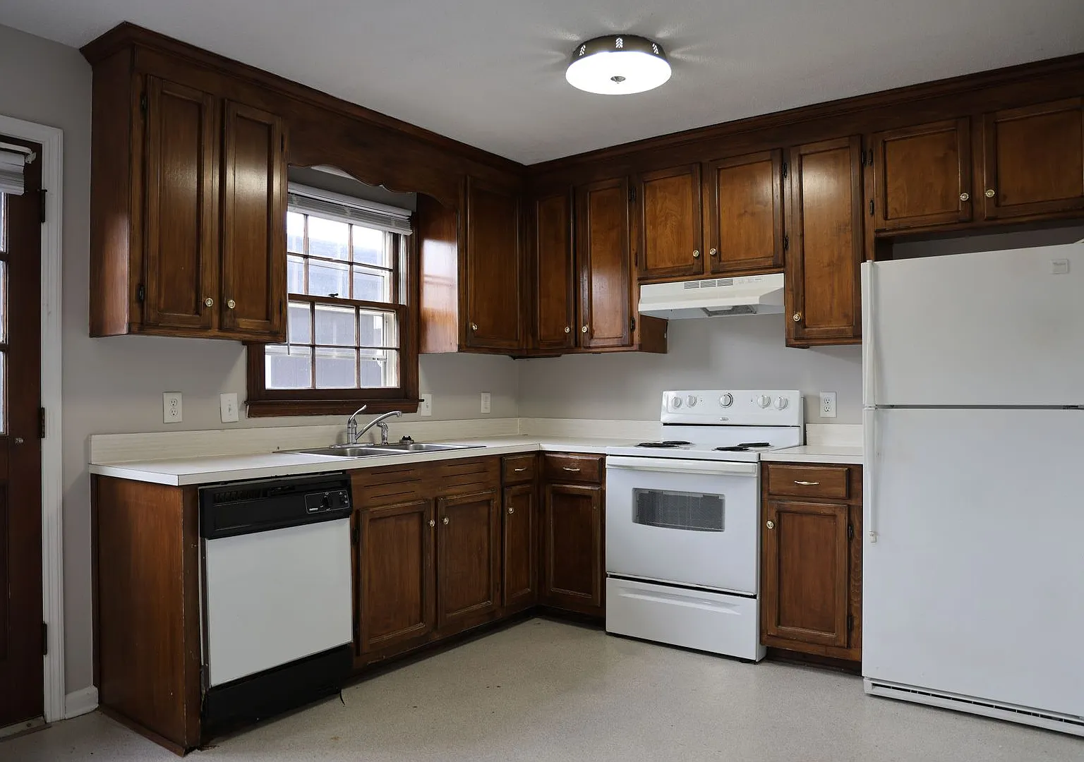 Charming 2bd 1.5ba — Photo 4