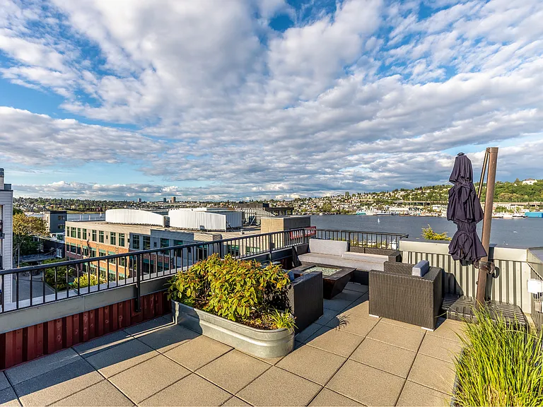 1611 on Lake Union — Photo 37