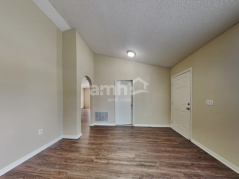 7405 Prosperity Park Rd N — Photo 6