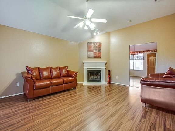 4th image of 1424 Taylor Dr