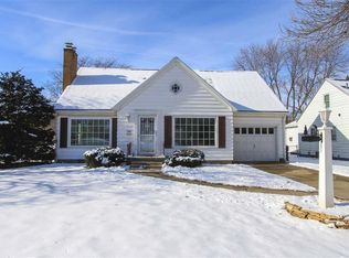 196 Woodstock Rd, Waterloo, IA 50701