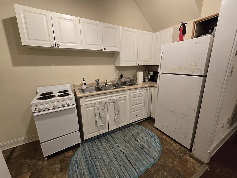 2209 W Main St — Photo 12