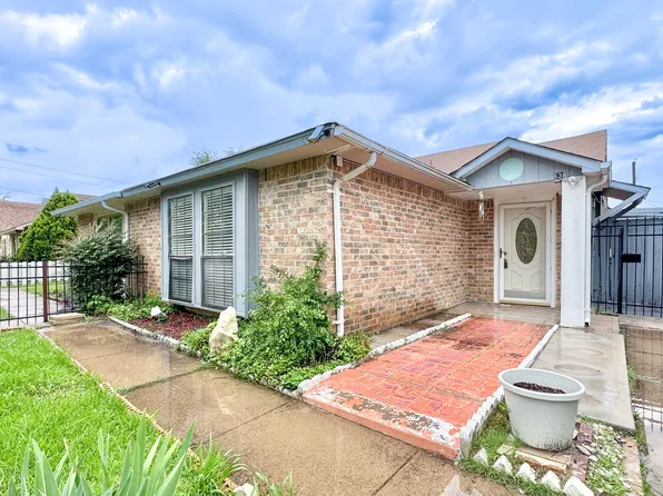 638 Stonehenge Dr, Grand Prairie, TX 75052