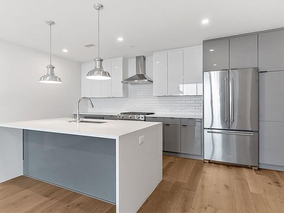 3rd image of 788 W Marietta St #409