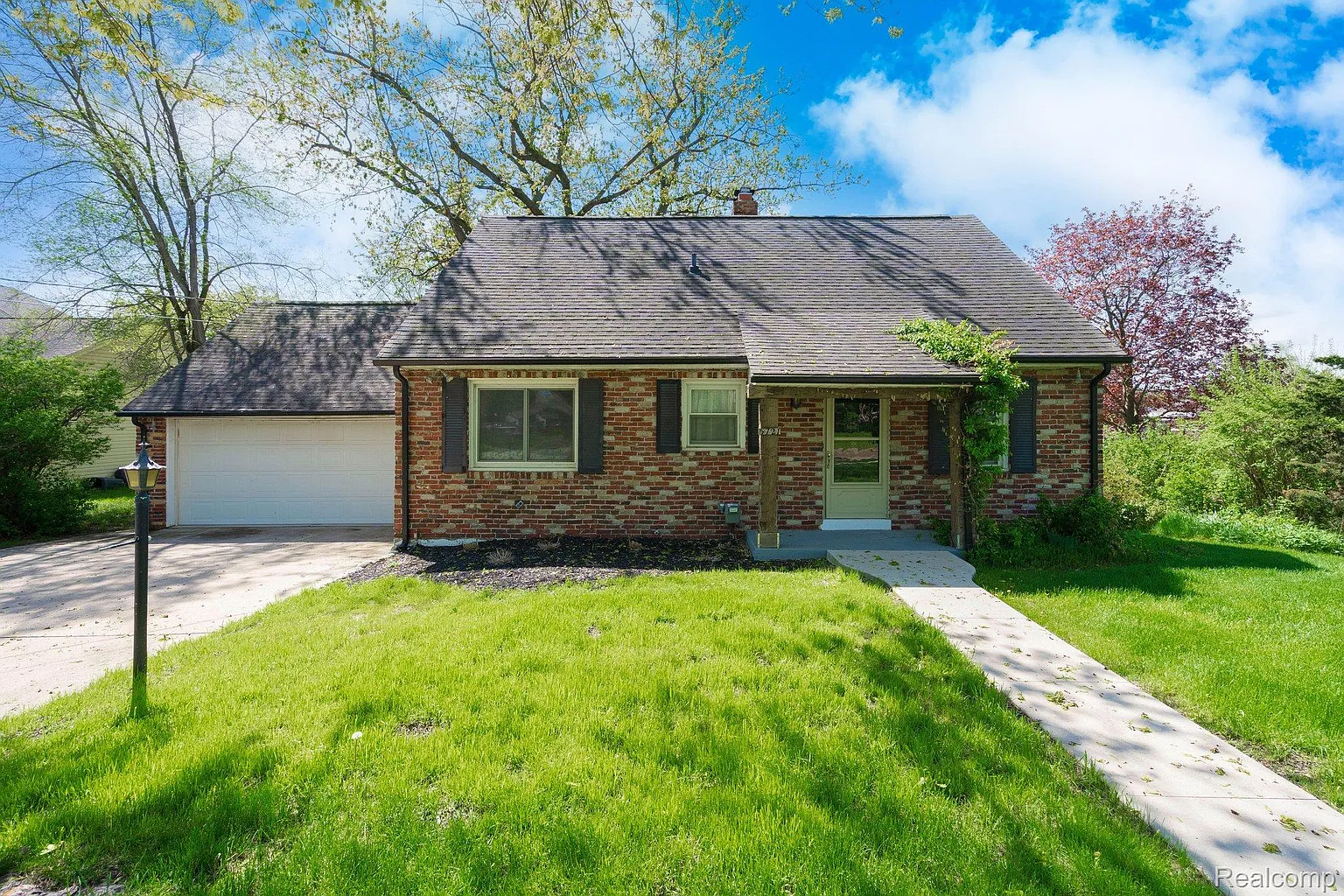 5721 Corunna Ave photo 1