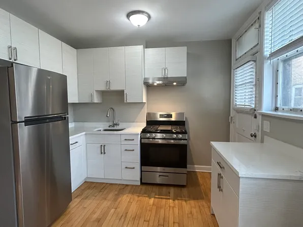 1104 Chicago Ave #7, Oak Park, IL 60302