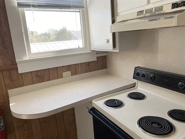 138 Oviedo St #A — Photo 9