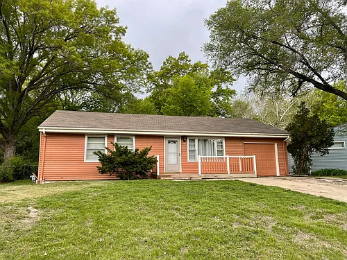 2133 Naismith Dr Photo 1