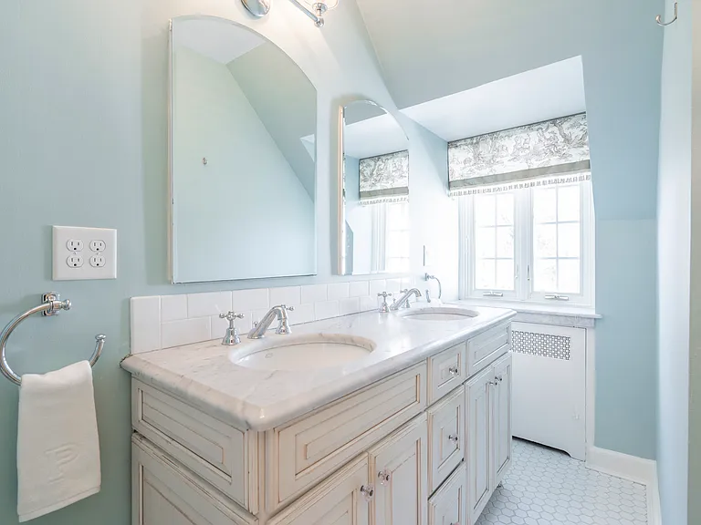 601 Harriton Rd — Photo 31
