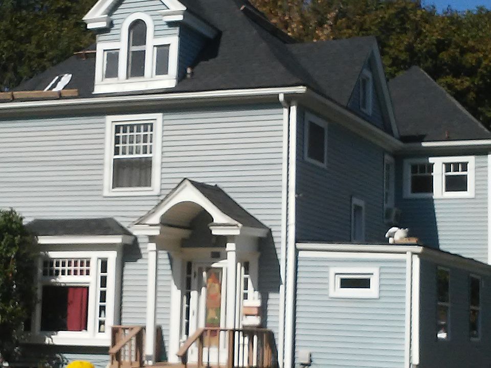 1st image of 402 W Main St