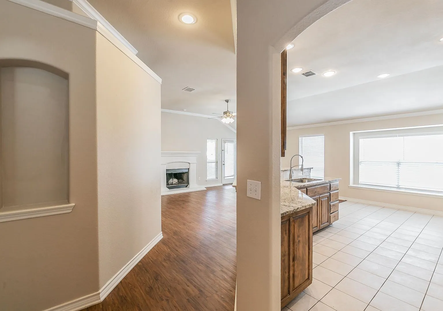 Single story 4 bedroom in Marine Creek — Photo 3