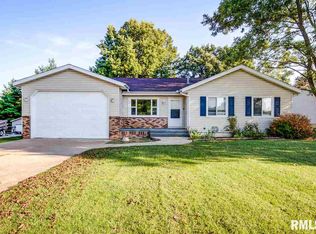104 W 16th Ave, Coal Valley, IL