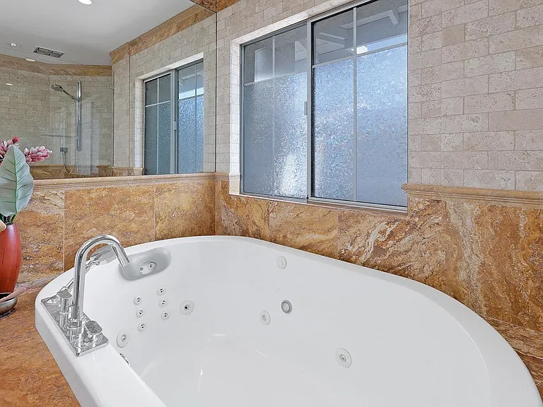 6963 Tradewinds Dr — Photo 26