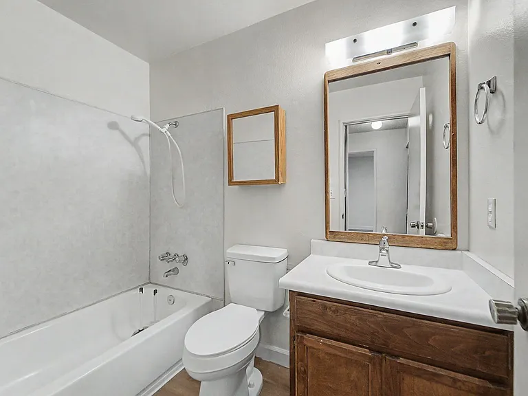 502-530 Rideout Way — Photo 7