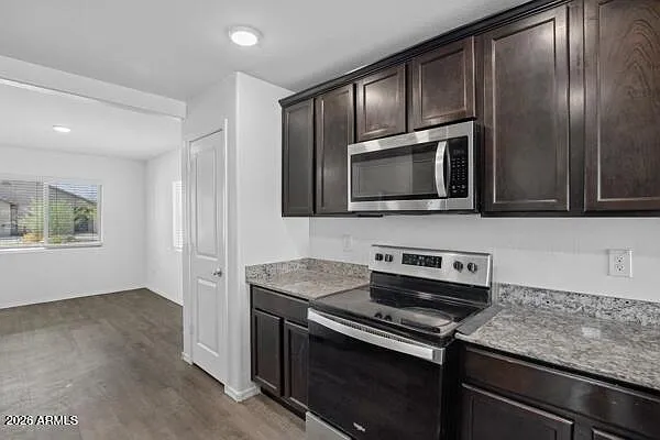 5 bed, 3.0 bath, 2519 sqft, $1,999 — Photo 4