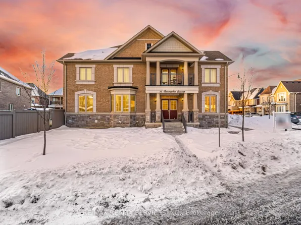 15 Farringdon Cres, Brampton, ON L7A 4Z5