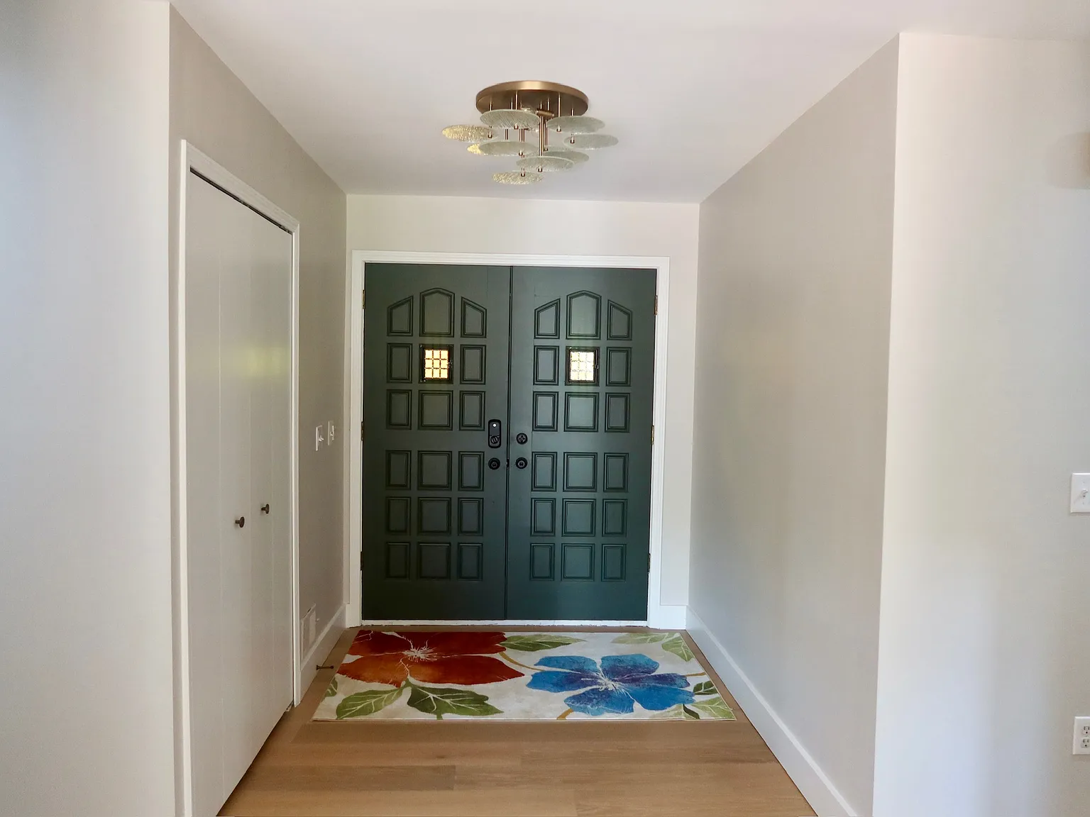 4 bed, 2056 sqft, $6,700 — Photo 4