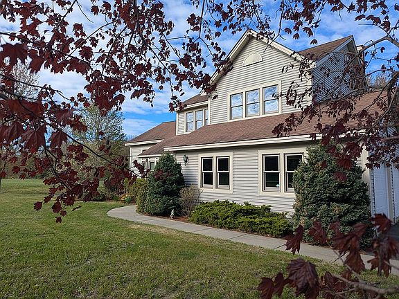 3rd image of 852 Sand Rd