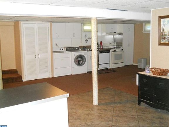 Lower Level Kitchen & Laundry