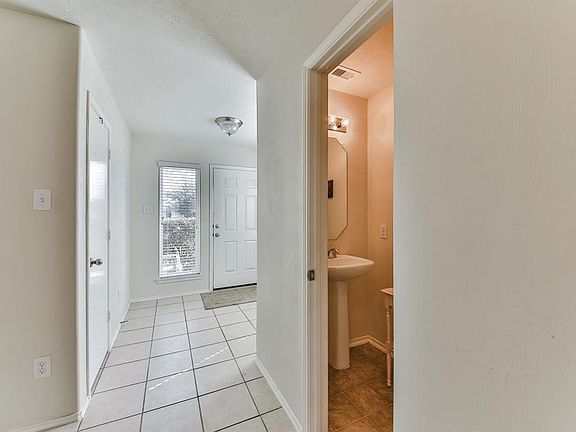 5th image of 12806 Clermont Harbor Ct
