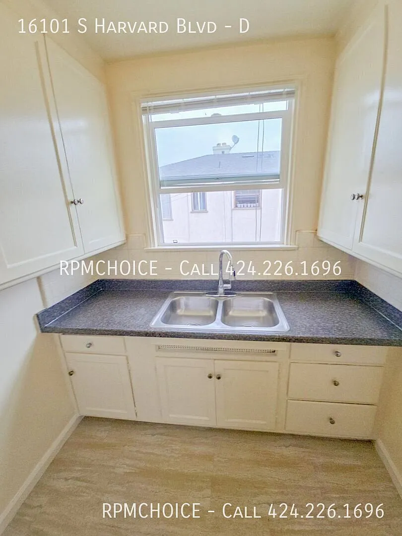 Quiet and Large 2bd/1ba Upstairs unit in a Fourplex — Photo 4