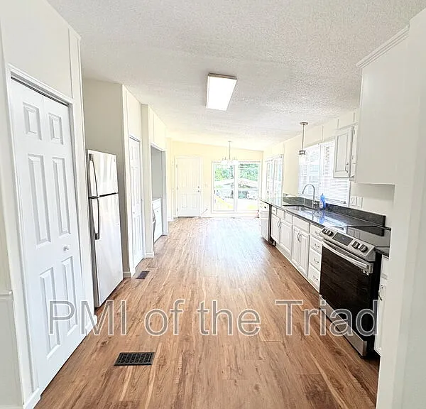 589 Alvis Ln — Photo 20