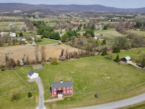 15615 Whispering Knoll Ct, Purcellville, VA 20132