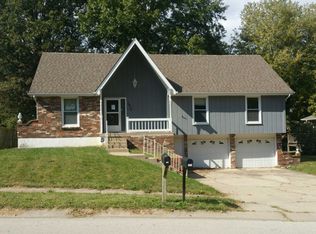 1814 N Hartford Rd, Independence, MO 64058