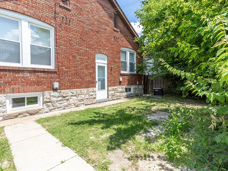 5736 Chippewa St — Photo 10