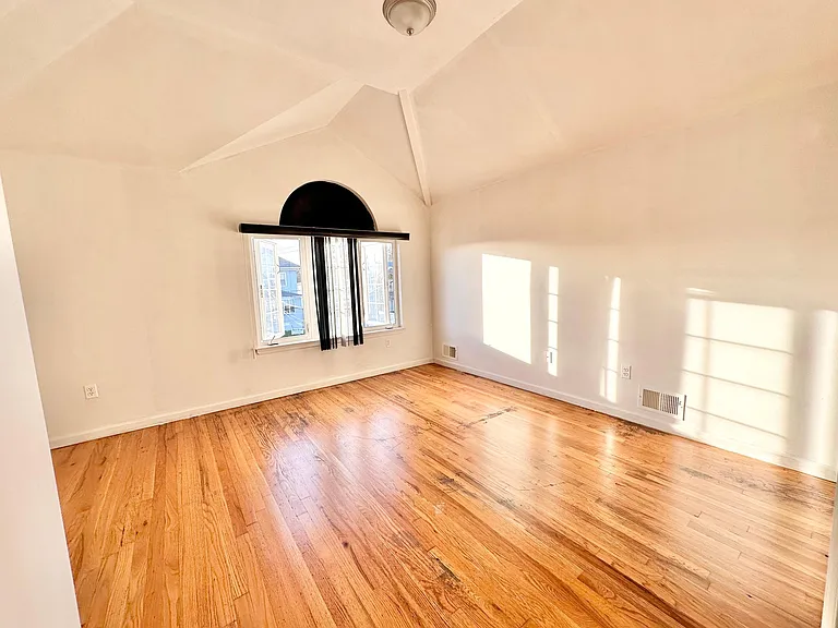 13 Mann Ave — Photo 10