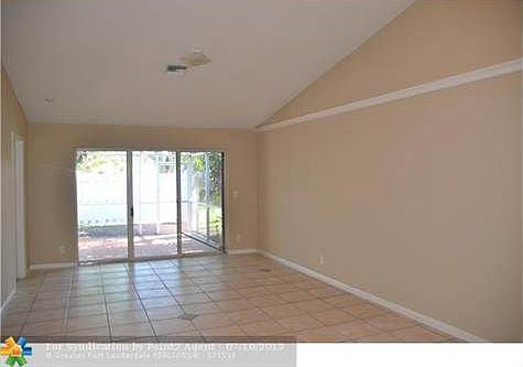 4th image of 1109 W Lakes Dr #1109