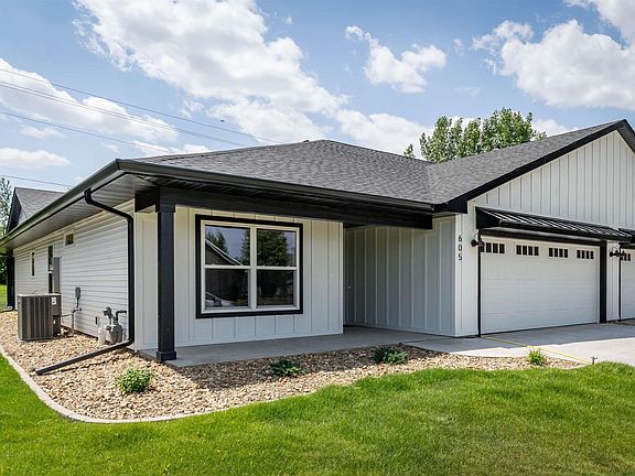 2nd image of 605 Spruce Hills Dr